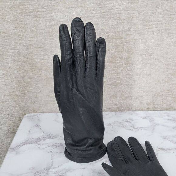 Aris Elegant Black Leather Driving Gloves with Silk Lining - Picture 6 of 12